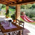 Pascucci Alloggio per agriturismo *